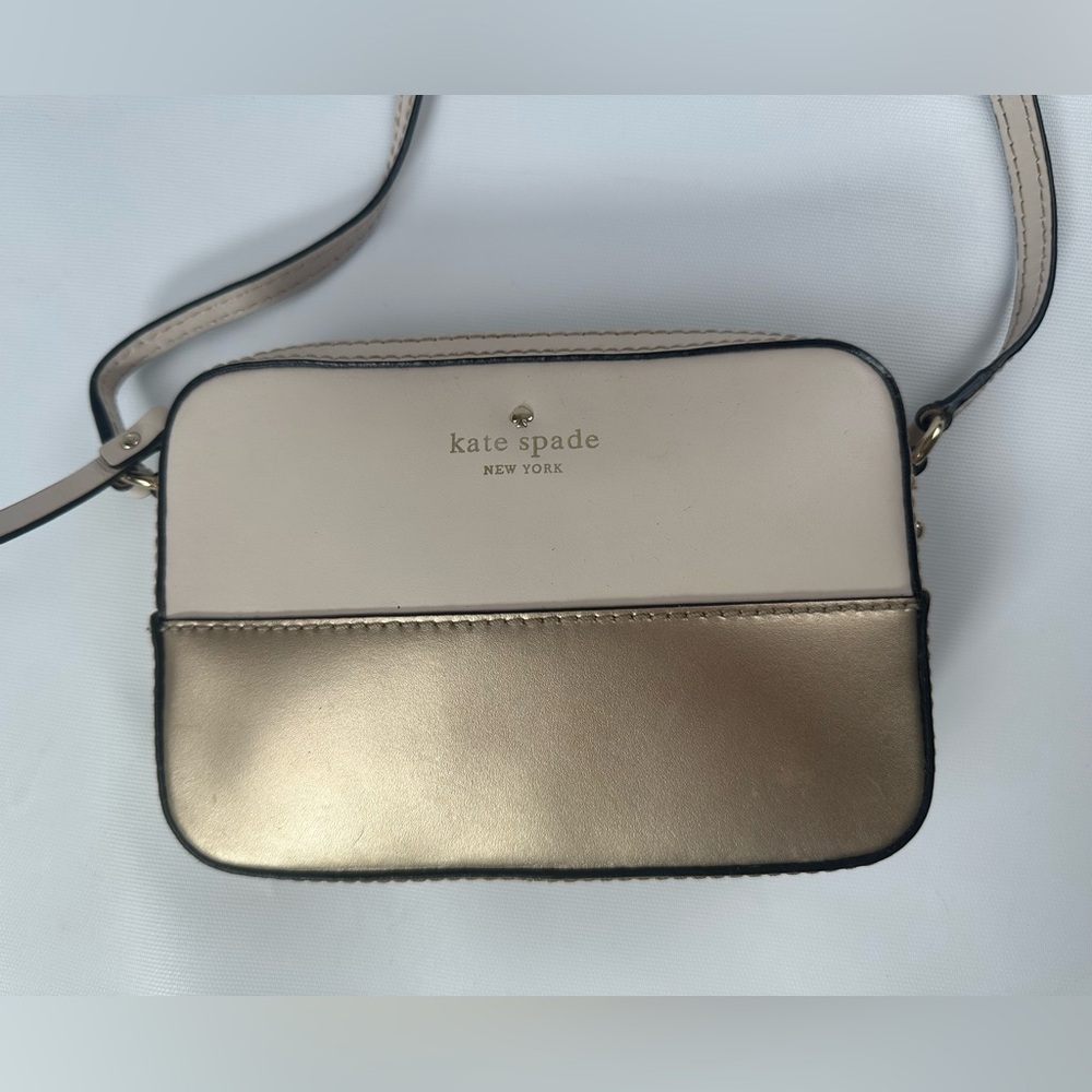 Kate Spade Ivy Street Clover Purse Crossbody Shoulder Bag Beige with Gold Bottom